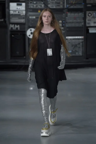Look 19